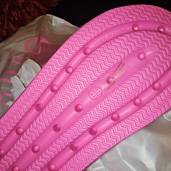 Pink slides - Picture 2 of 4